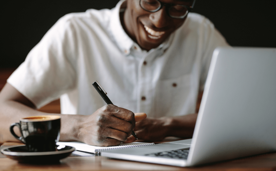 an image of a freelance content writer doing his job